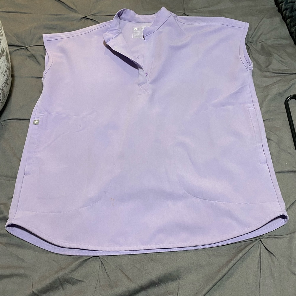 Figs scrub top